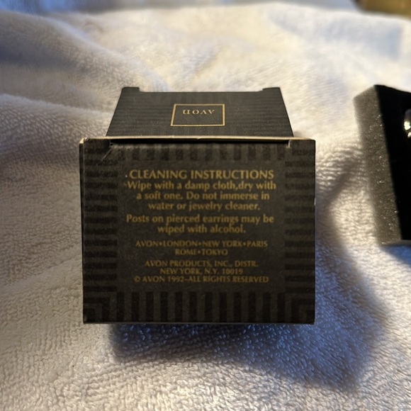 Avon Vintage 1992 Fluid Dangle Pierced Earrings SilverTone - Picture 4 of 4